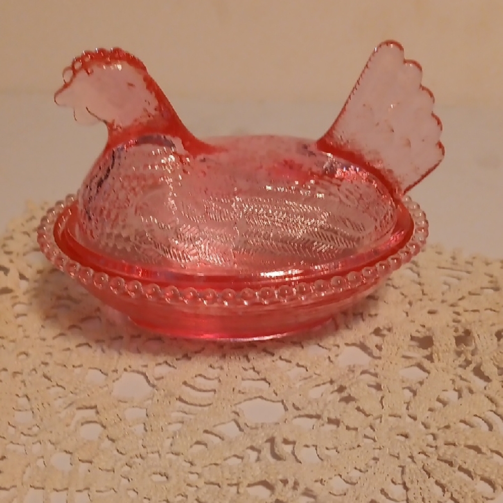 Vintage Inspired Indiana Glass Mold Pink Hen On Nest Dish ( Plastic)